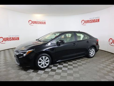 Used 2025 Toyota Corolla LE image 5