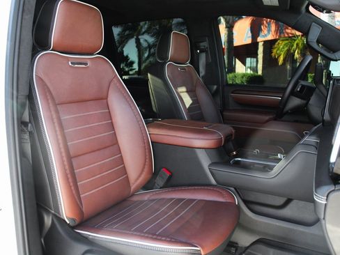 Used 2025 GMC Sierra 2500 Denali Ultimate image 49