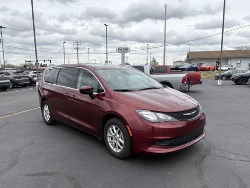 Used 2023 Chrysler Voyager LX image 2