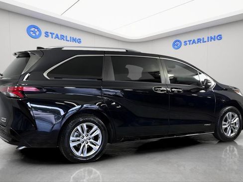 Used 2021 Toyota Sienna Limited FWD image 11