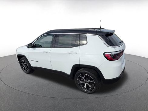 Used 2025 Jeep Compass Limited image 10