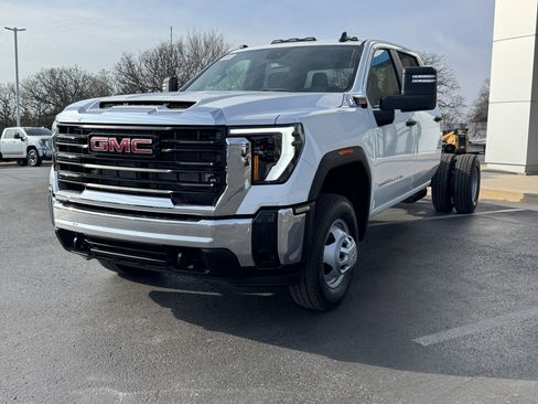New 2026 GMC Sierra 3500 Pro image 2