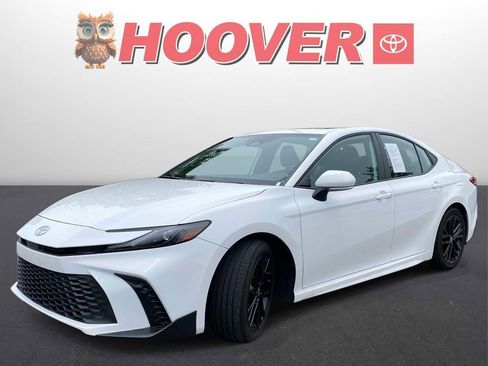 Used 2025 Toyota Camry SE FWD image 6