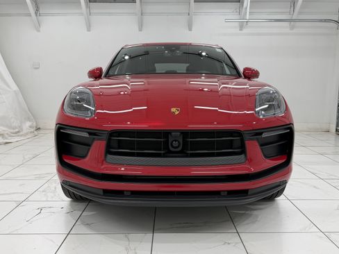 Certified 2024 Porsche Macan image 9