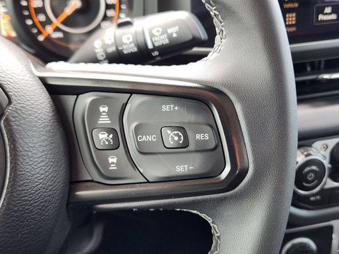 Used 2025 Jeep Wrangler Unlimited Rubicon AWD/4WD image 28