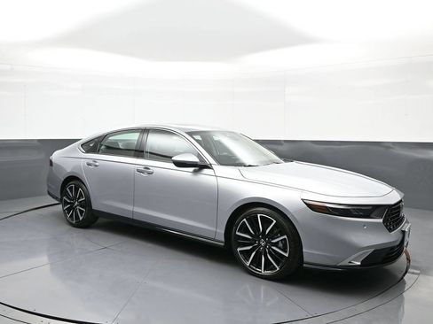 Certified 2025 Honda Accord Touring image 4