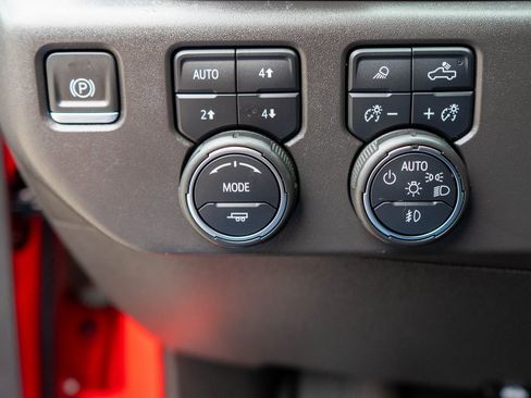 Used 2022 Chevrolet Silverado 1500 ZR2 w/ Technology Package image 19