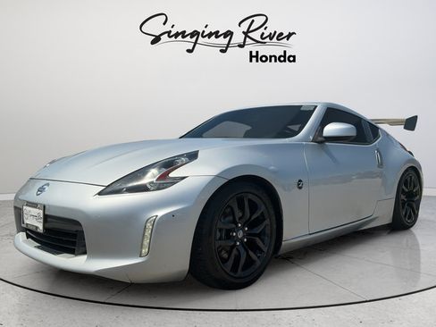 Used 2020 Nissan 370Z Coupe RWD image 3