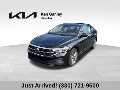 Used 2023 Volkswagen Jetta SE w/ Panoramic Sunroof Package FWD image 1