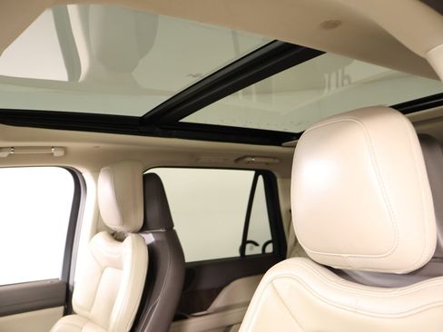 Used 2022 Lincoln Navigator Reserve image 16