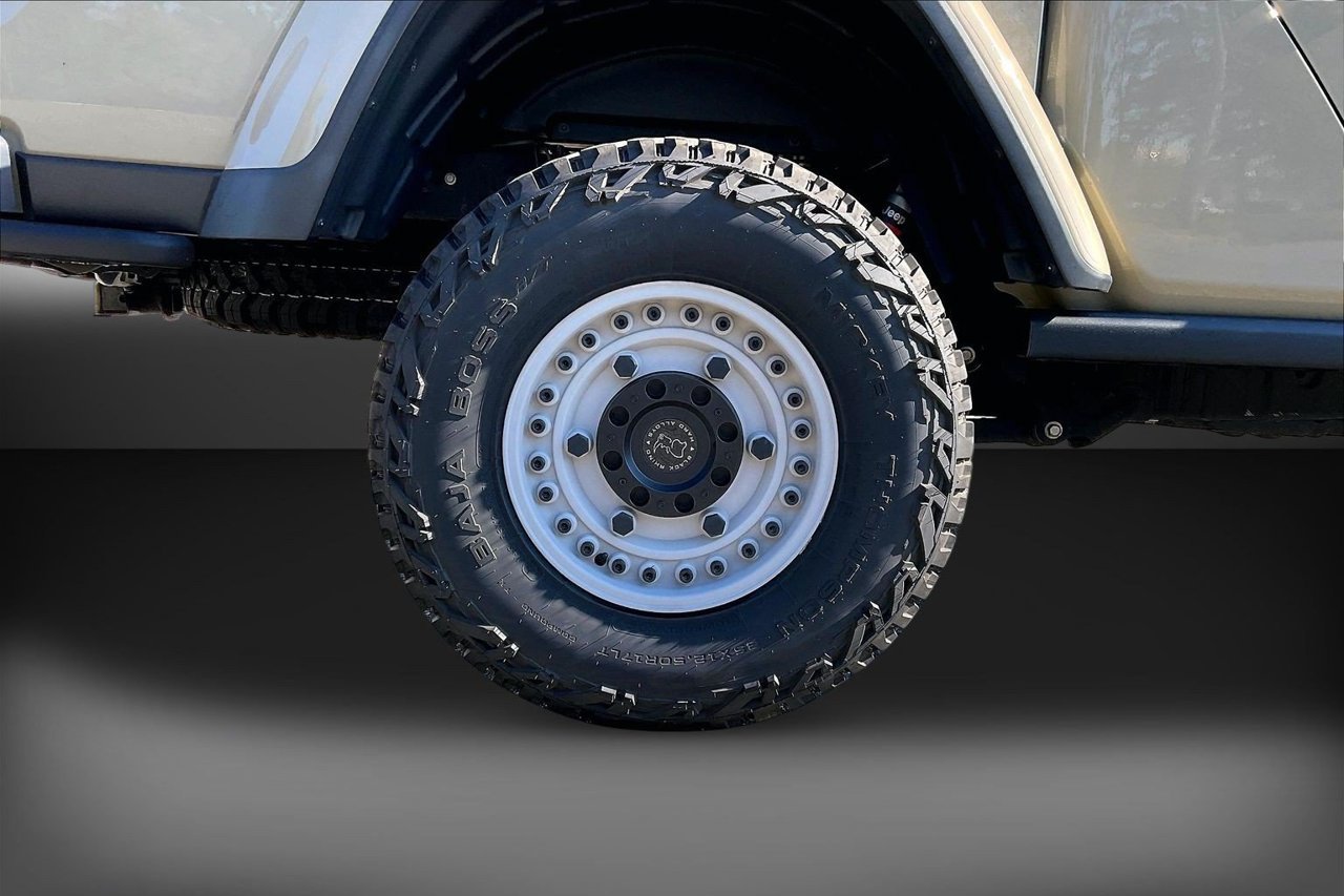 Certified 2020 Jeep Gladiator Rubicon AWD/4WD image 34