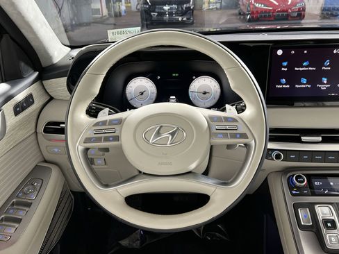 Used 2024 Hyundai Palisade Calligraphy image 16
