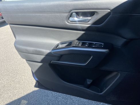 Used 2023 Nissan Pathfinder SL AWD/4WD image 12