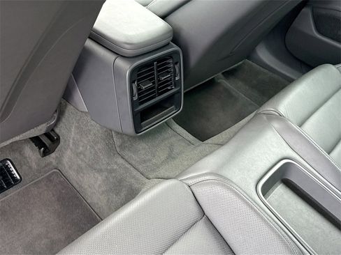 Used 2021 Porsche Taycan image 29