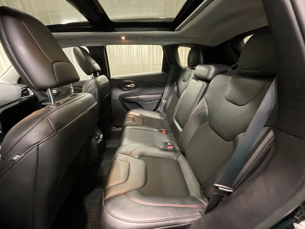 Used 2022 Jeep Cherokee Trailhawk w/ Sun, Sound & Nav Group AWD/4WD image 11