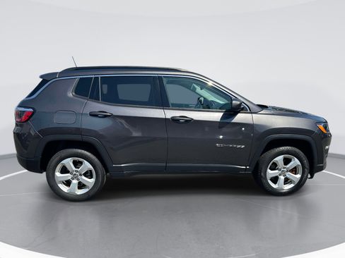 Used 2018 Jeep Compass Latitude w/ Popular Equipment Group AWD/4WD image 4