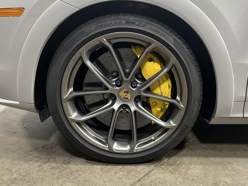 Used 2021 Porsche Cayenne Turbo S image 33