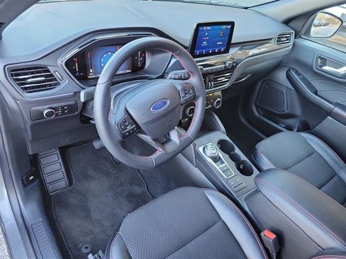 Used 2025 Ford Escape ST-Line image 2