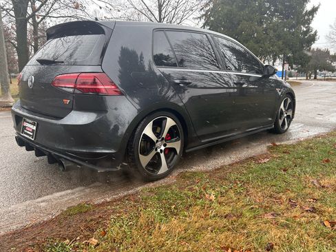 Used 2017 Volkswagen GTI SE image 5