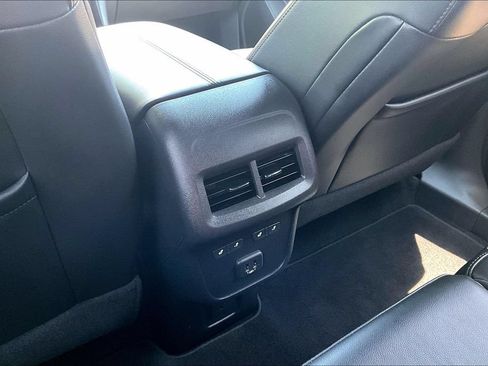 Used 2023 Chevrolet Equinox Premier FWD image 37