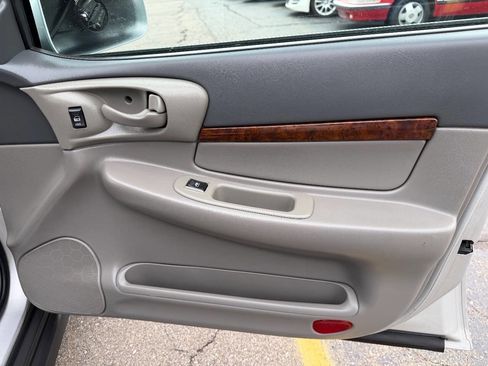 Used 2002 Chevrolet Impala w/ Preferred Equipment Group image 16