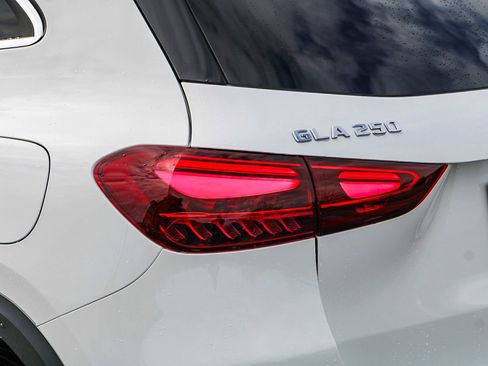 Certified 2025 Mercedes-Benz GLA 250 image 11