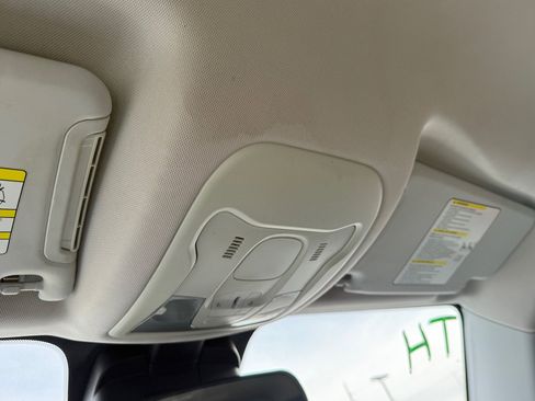 Used 2015 Jeep Renegade Latitude w/ Popular Equipment Group image 32