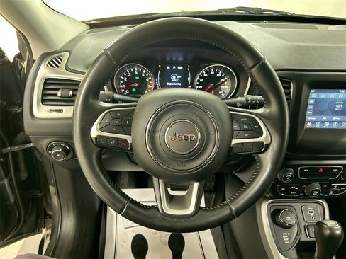 Used 2019 Jeep Compass Latitude image 4