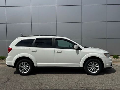 Used 2017 Dodge Journey SXT w/ Comfort/Convenience Group FWD image 33