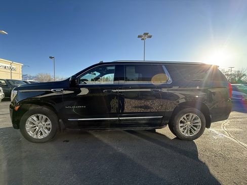Used 2022 GMC Yukon XL SLT image 4