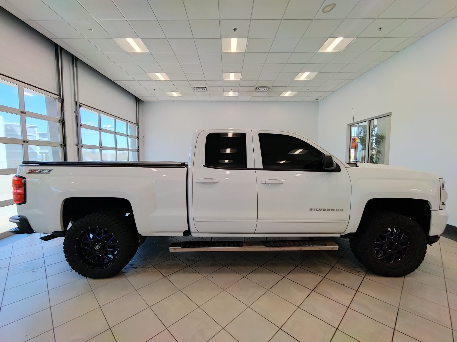 Used 2017 Chevrolet Silverado 1500 LT w/ All Star Edition AWD/4WD image 2