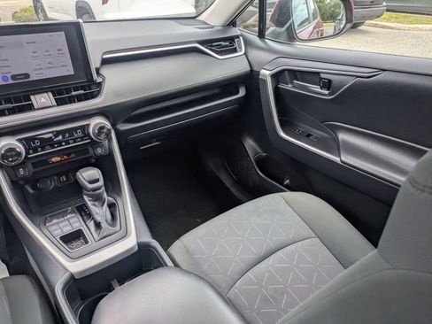 Used 2025 Toyota RAV4 XLE AWD/4WD image 16