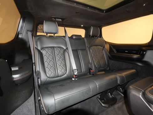Used 2022 Jeep Grand Wagoneer Series III AWD/4WD image 26