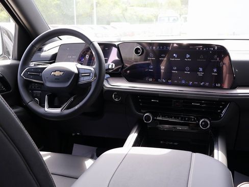 New 2025 Chevrolet Suburban Premier image 34