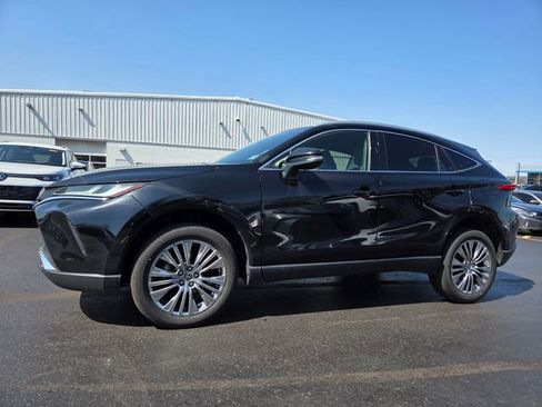 Used 2022 Toyota Venza XLE image 1