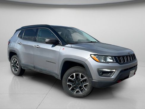Used 2019 Jeep Compass Trailhawk AWD/4WD image 2