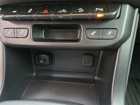 Used 2022 GMC Canyon AT4 image 19