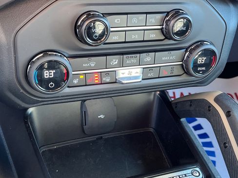 Used 2025 Ford Bronco Badlands image 13