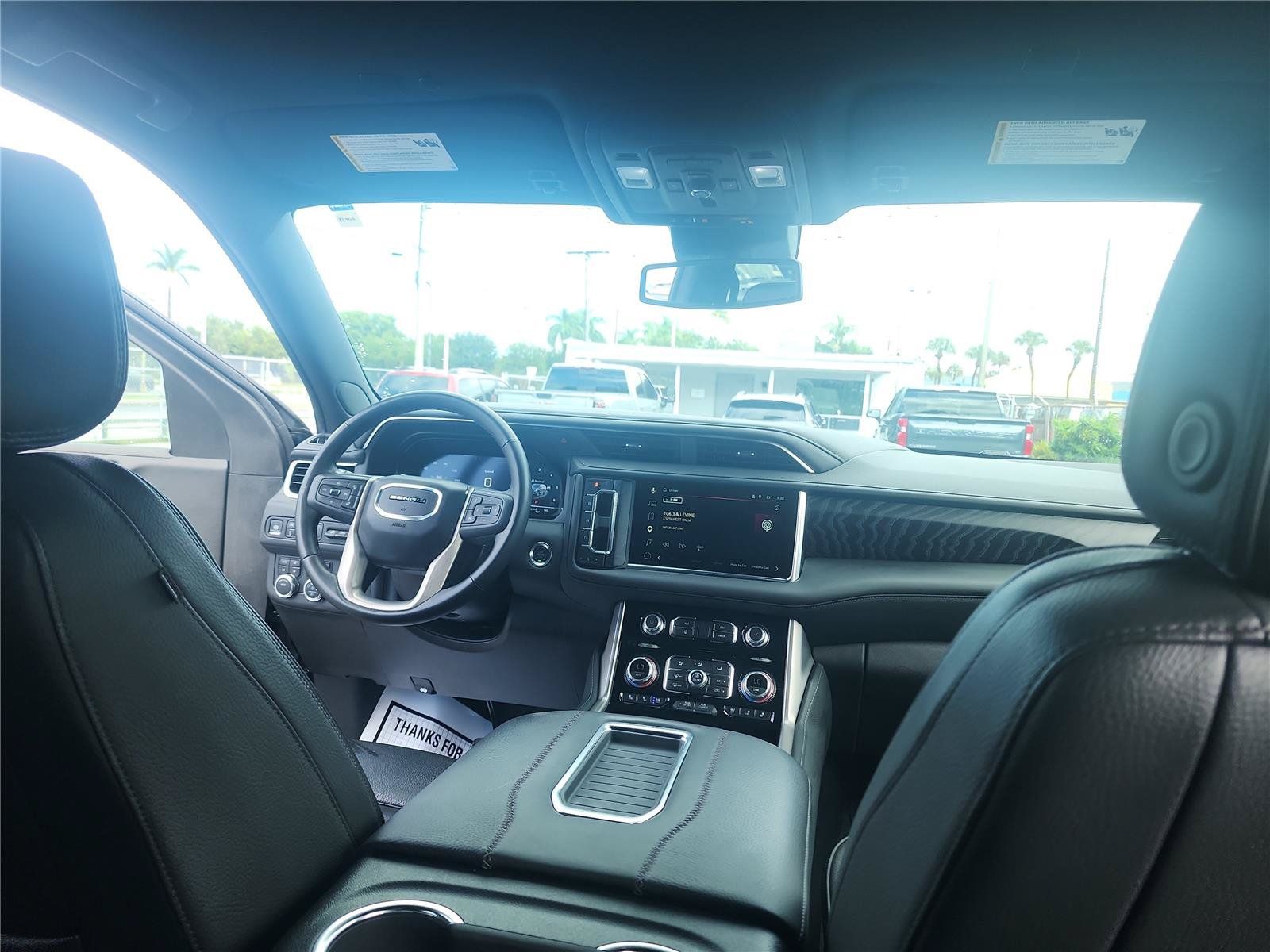 Used 2024 GMC Yukon XL Denali AWD/4WD image 29