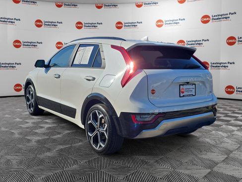 Used 2023 Kia Niro SX Touring FWD image 5