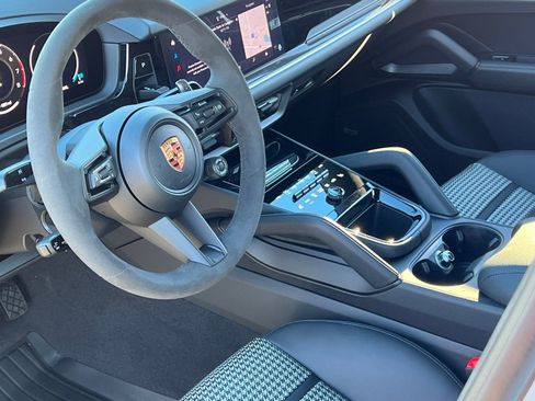 New 2026 Porsche Cayenne image 4