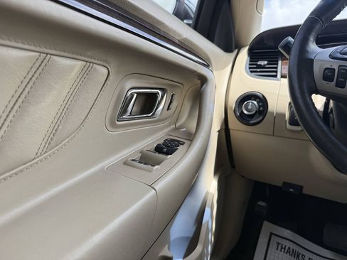 Used 2013 Ford Taurus Limited FWD image 30