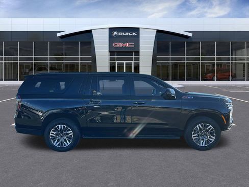 Certified 2025 Chevrolet Suburban Z71 w/ Comfort Package image 6