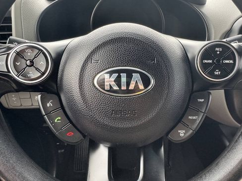 Used 2015 Kia Soul FWD image 23