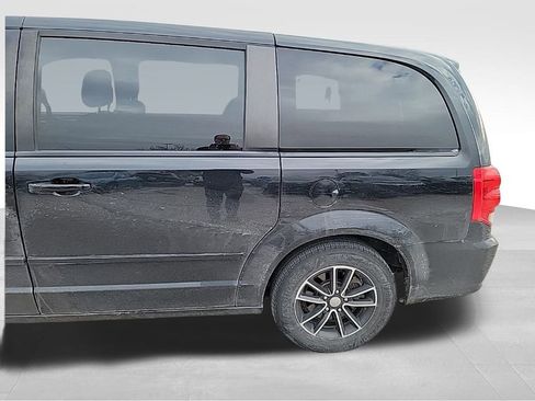 Used 2016 Dodge Grand Caravan SE image 6
