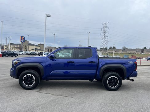Used 2024 Toyota Tacoma TRD Off-Road image 13