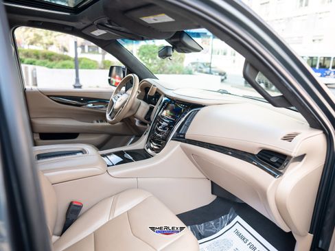 Used 2019 Cadillac Escalade ESV Platinum AWD/4WD image 15