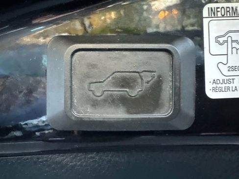 Used 2016 Toyota RAV4 Limited image 21