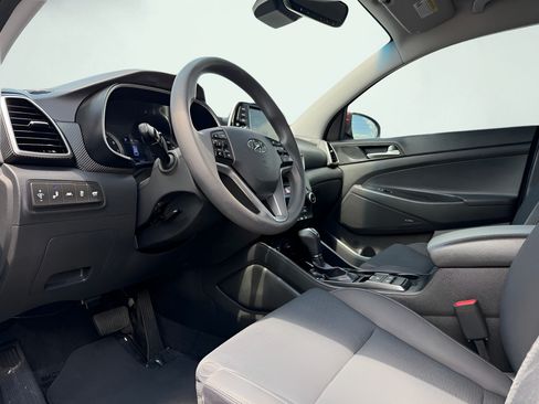 Used 2019 Hyundai Tucson Sport FWD image 2