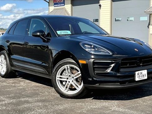 Used 2024 Porsche Macan image 3